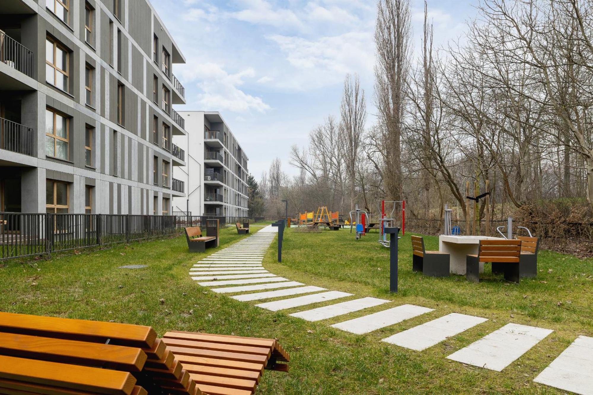 Bright Apartment In Krakow With Garden, Air Conditioning, Parking And Desk By Renters Prestige Exterior photo